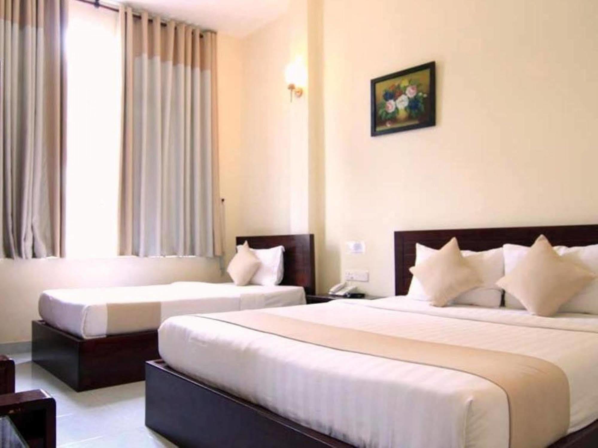 Oyo 438 Small Bay Hotel Ciudad Ho Chi Minh  Exterior foto