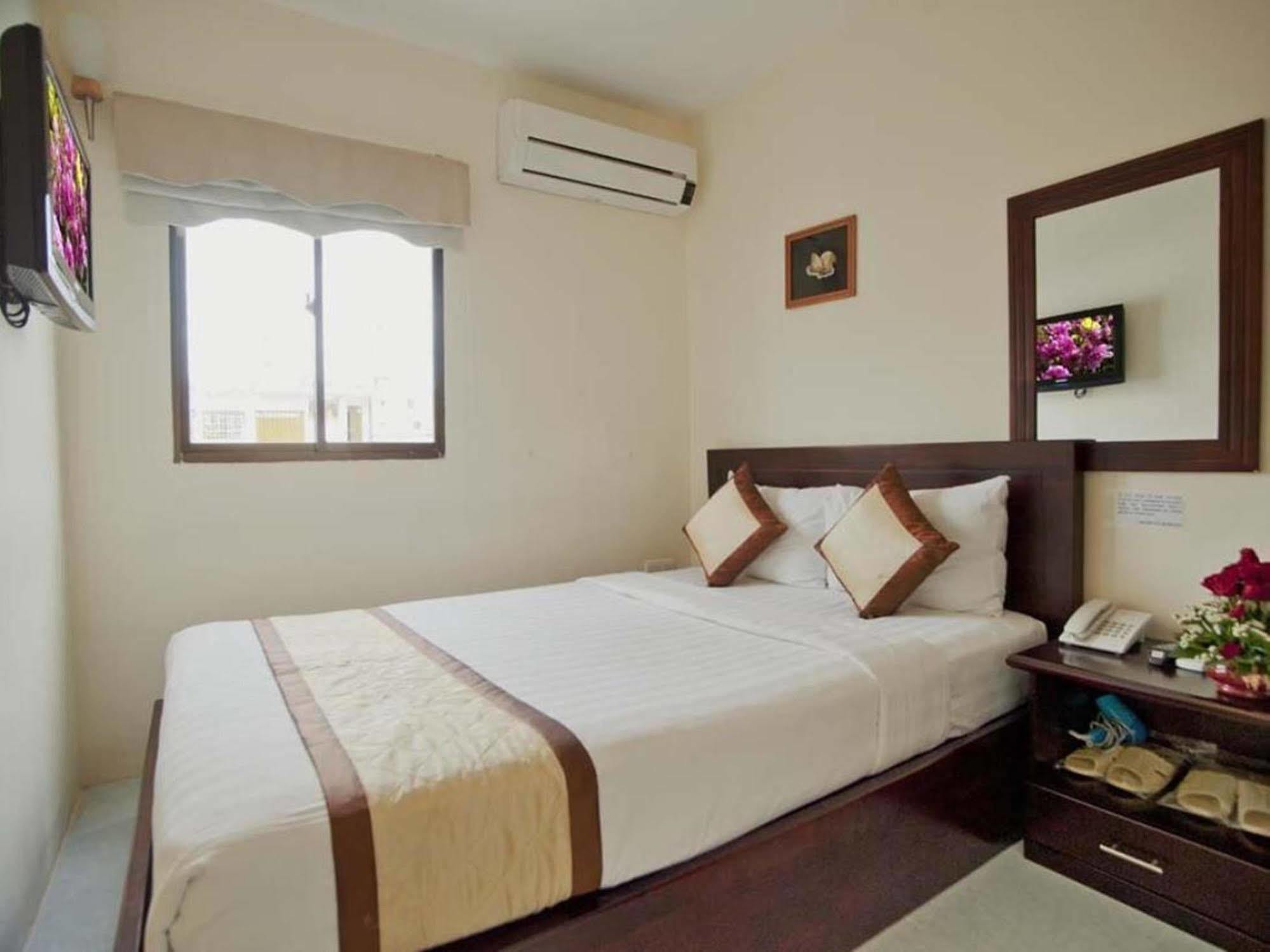 Oyo 438 Small Bay Hotel Ciudad Ho Chi Minh  Exterior foto