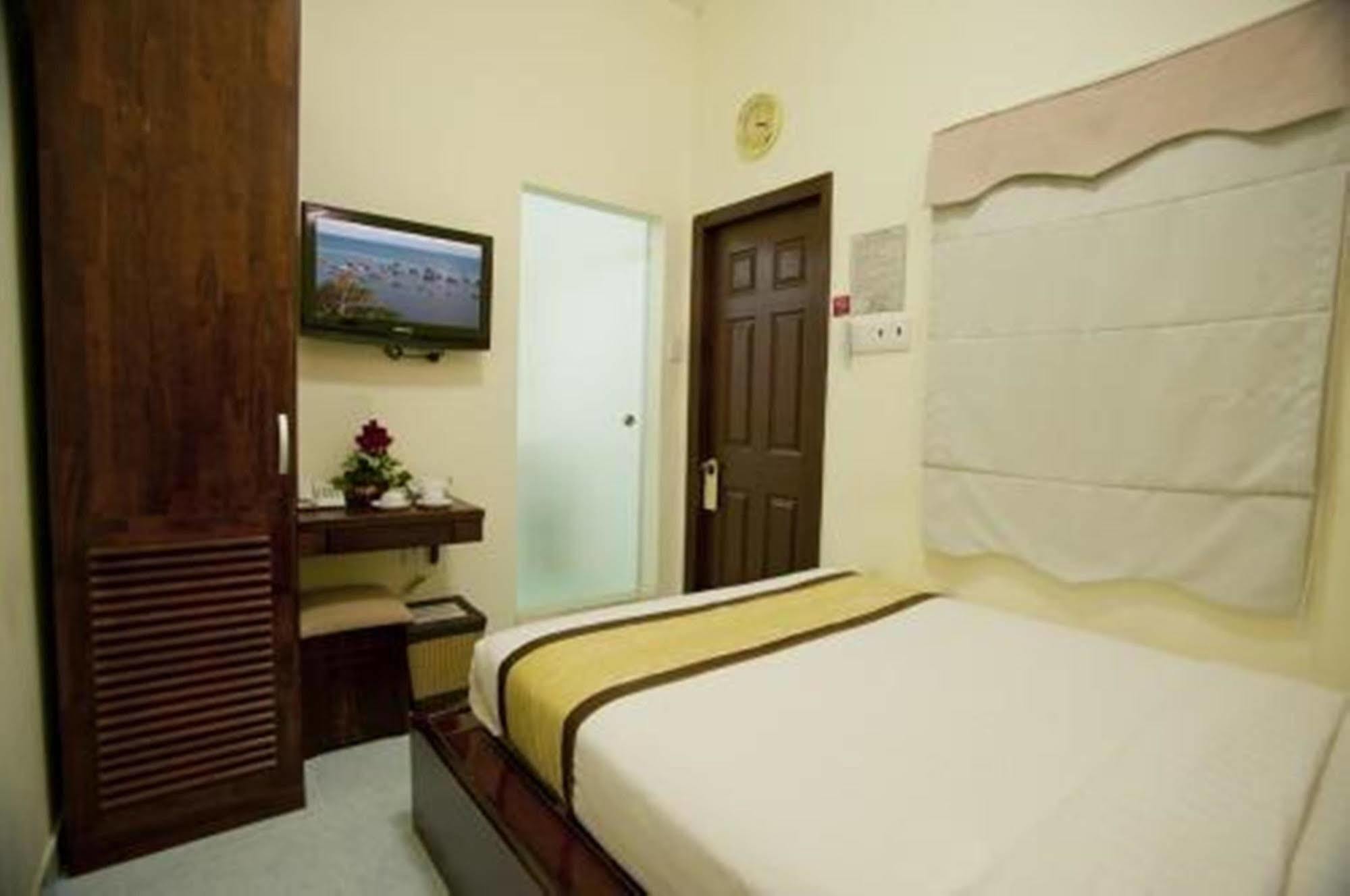 Oyo 438 Small Bay Hotel Ciudad Ho Chi Minh  Exterior foto