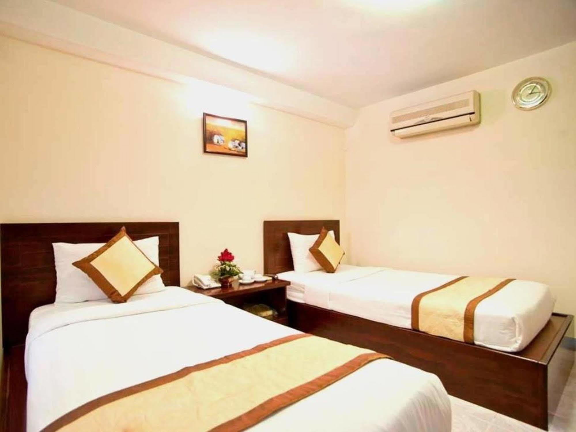 Oyo 438 Small Bay Hotel Ciudad Ho Chi Minh  Exterior foto