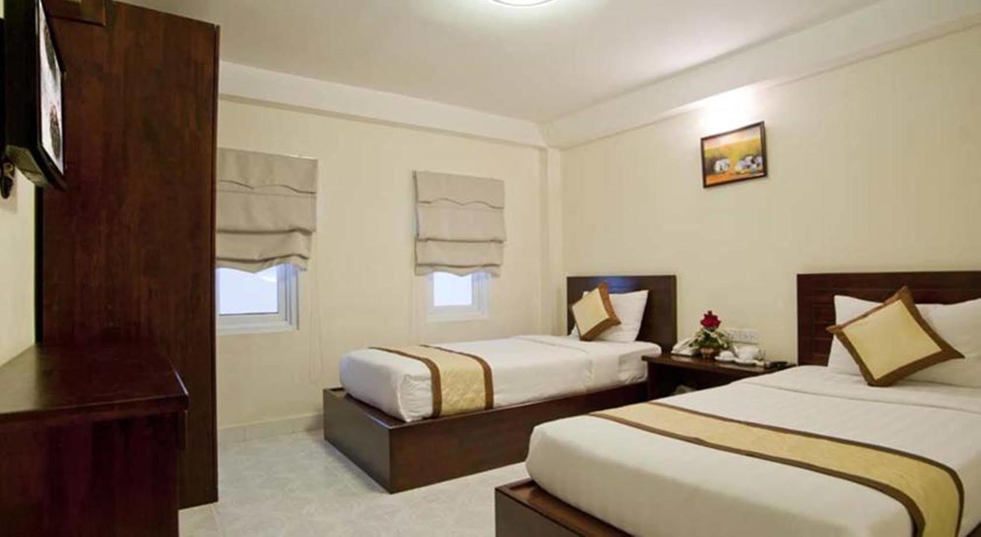 Oyo 438 Small Bay Hotel Ciudad Ho Chi Minh  Exterior foto